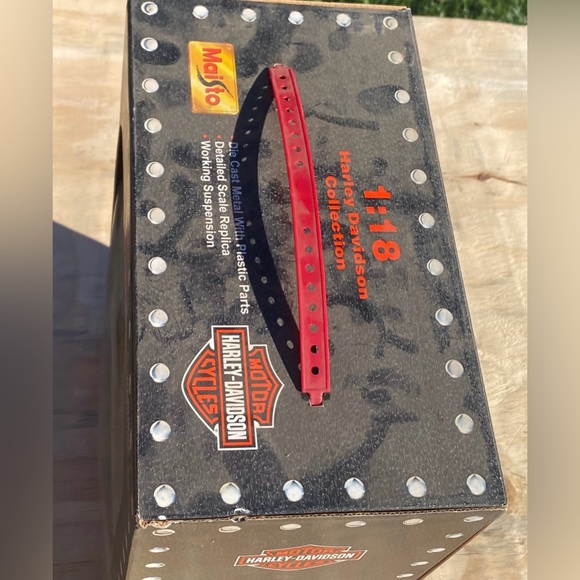 Harley-Davidson Motorcycle Model Set - Picture 4 of 11